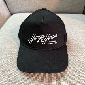 Huega House Retro Script Black Hat